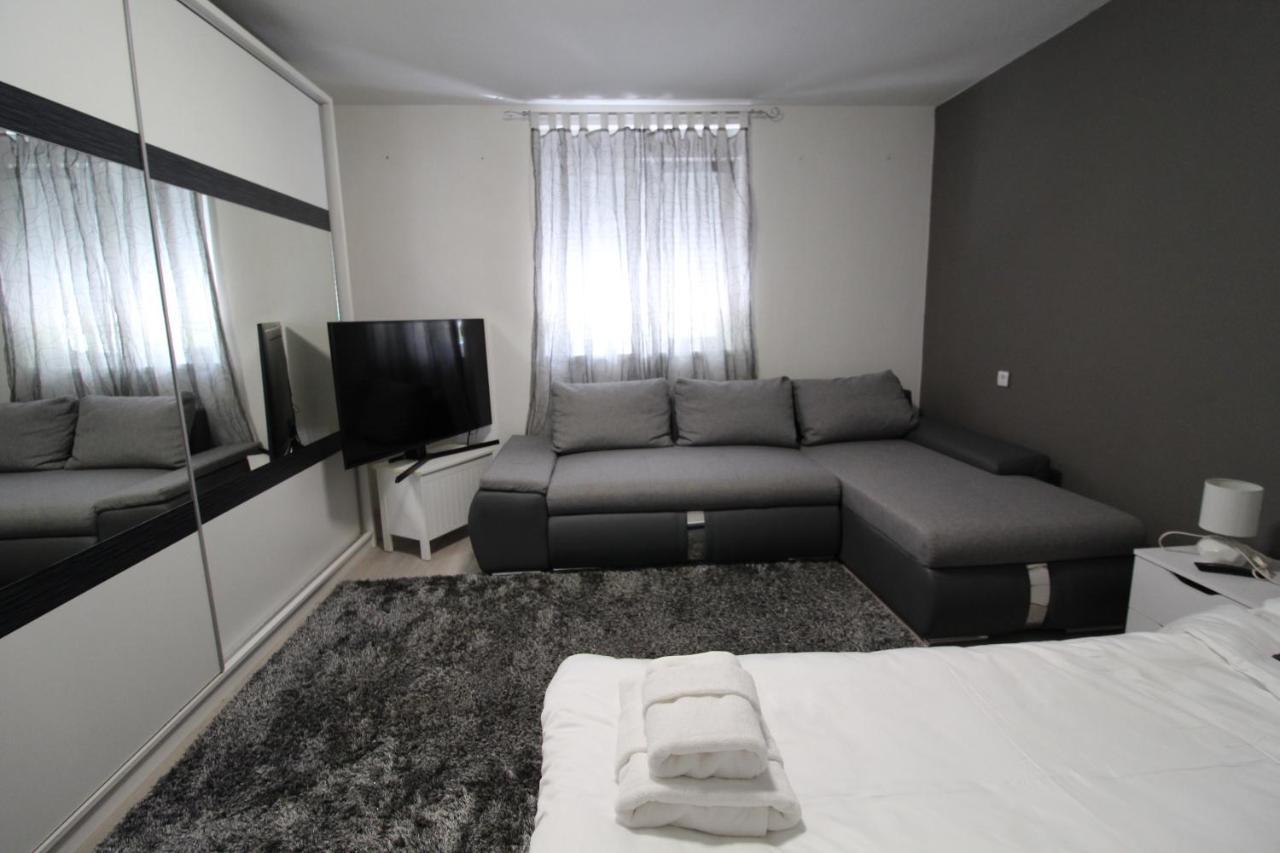 Apartment Matijas, 3 Bedroom Apt With Terrace And Parking สปลิท ภายนอก รูปภาพ