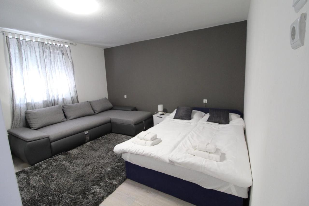 Apartment Matijas, 3 Bedroom Apt With Terrace And Parking สปลิท ภายนอก รูปภาพ