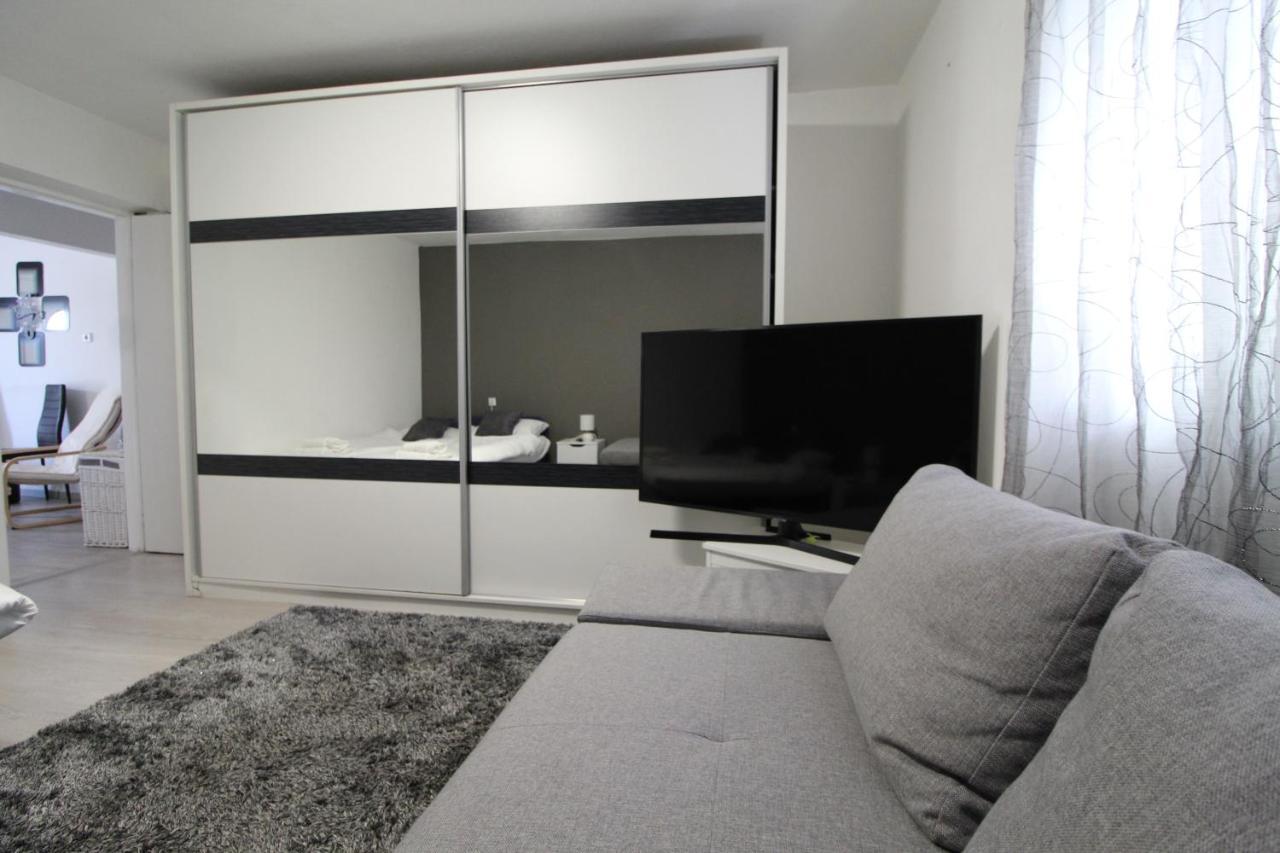 Apartment Matijas, 3 Bedroom Apt With Terrace And Parking สปลิท ภายนอก รูปภาพ